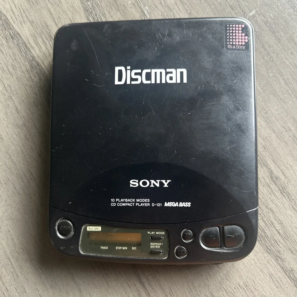 Sony Discman D-121 CD Compact Player 1993 MegaBass Portable Car Mount w/Tape